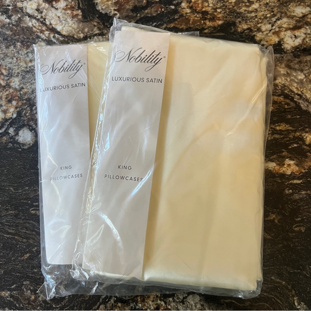 2 Nobility Luxurious Satin King Pillowcases - Cream